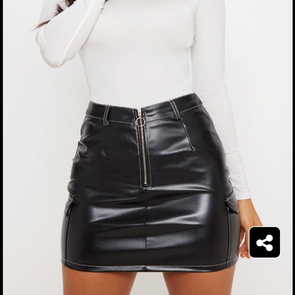 Black contrast mini skirt